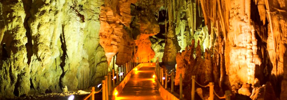 Το σπήλαιο της Αλιστράτης, που αποτελεί πόλο έλξης επισκεπτών, όχι μόνο από την Ελλάδα, αλλά και από όλο τον κόσμο, καθώς θεωρείται ένα από τα ωραιότερα και μεγαλύτερα της Ελλάδας