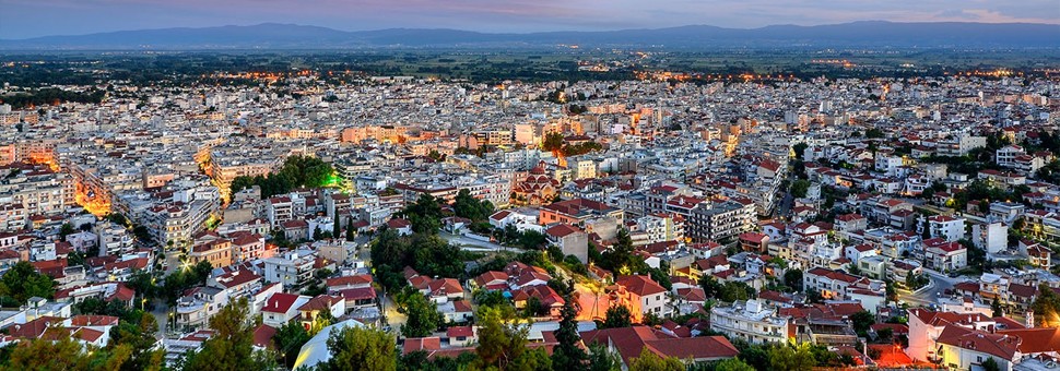 Οι Σέρρες είναι πρωτεύουσα του  νομού και γεωγραφικά βρίσκεται στην Βόρεια Ελλάδα. Ανήκει στην Περιφέρεια Κεντρικής Μακεδονίας. Ο πληθυσμός της  ανέρχεται σε 76.240 κατοίκους.
